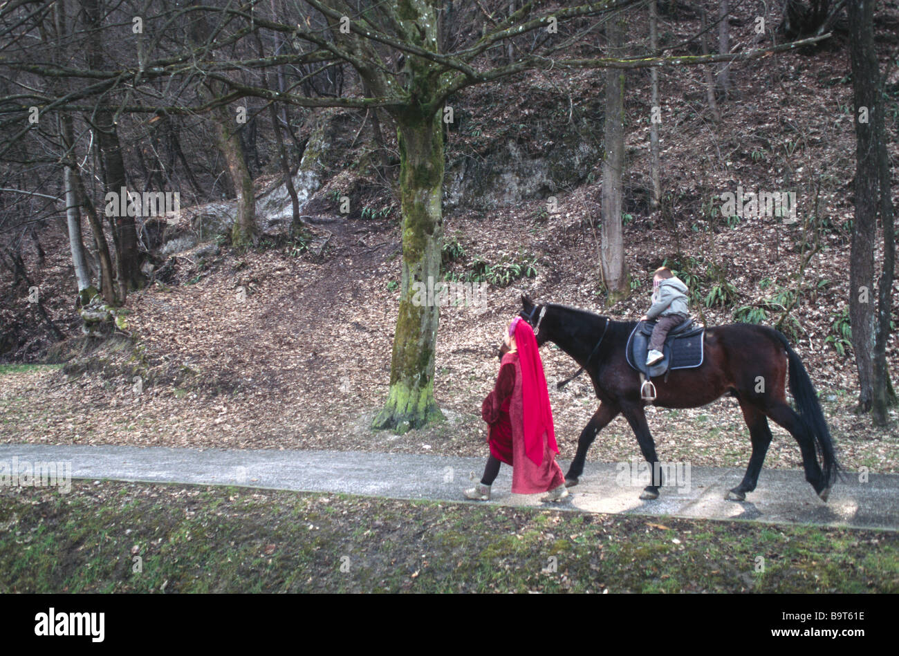 Mädchen Prinzessin Mennige Boy auf dem Pferd Stockfoto