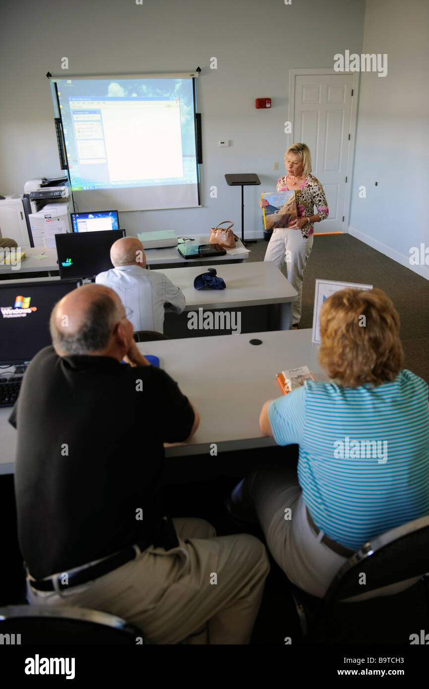 Männer-Frauen-Technik-Computer Lernzentrum Stockfoto