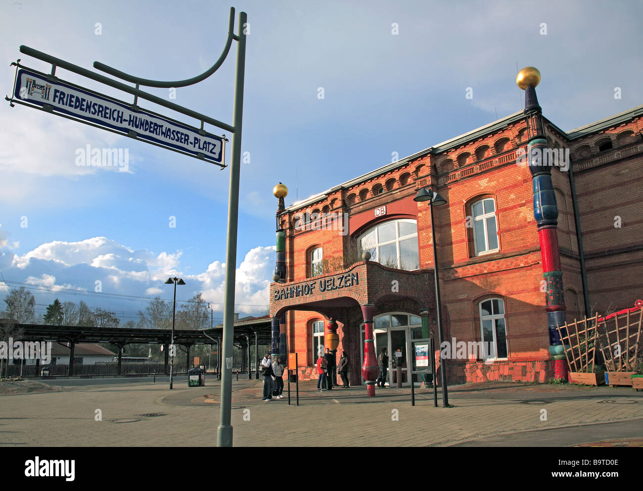 der Bahnhof Uelzen, entworfen von Friedensreich Hundertwasser-Niedersachsen-Deutschland Stockfoto
