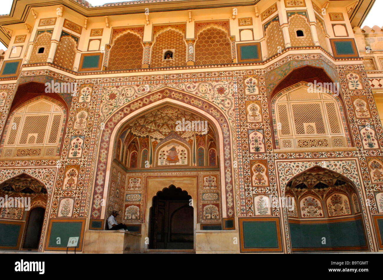 Aufwändige Dekoration einschließlich Jali-Bildschirme in den Palast des Bernsteins in Rajasthan Indien Stockfoto