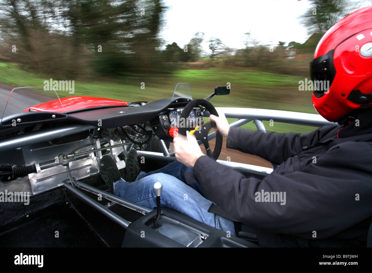 Ein Cockpit-Blick bei Geschwindigkeit eines Ariel Atom bei Geschwindigkeit Stockfoto