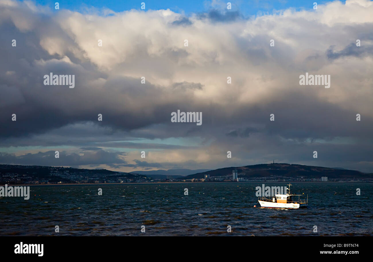 Boot in Swansea Bay Wales UK Stockfoto