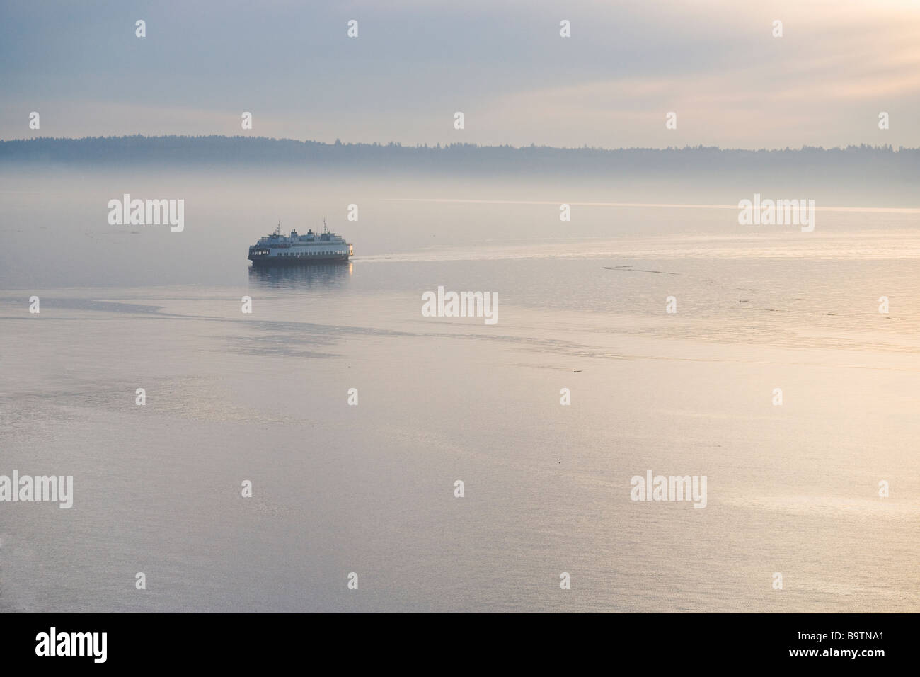 Ein Washington State Ferry läuft auf dem Puget Sound zwischen Seattle und Vashon Island Washington State USA Stockfoto