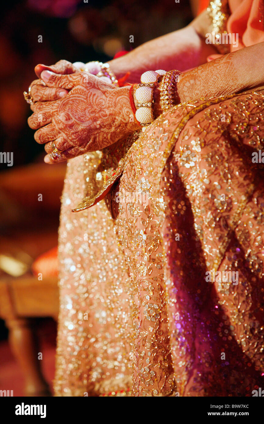 indische Hochzeit, Hände mit Henna bemalt Stockfoto