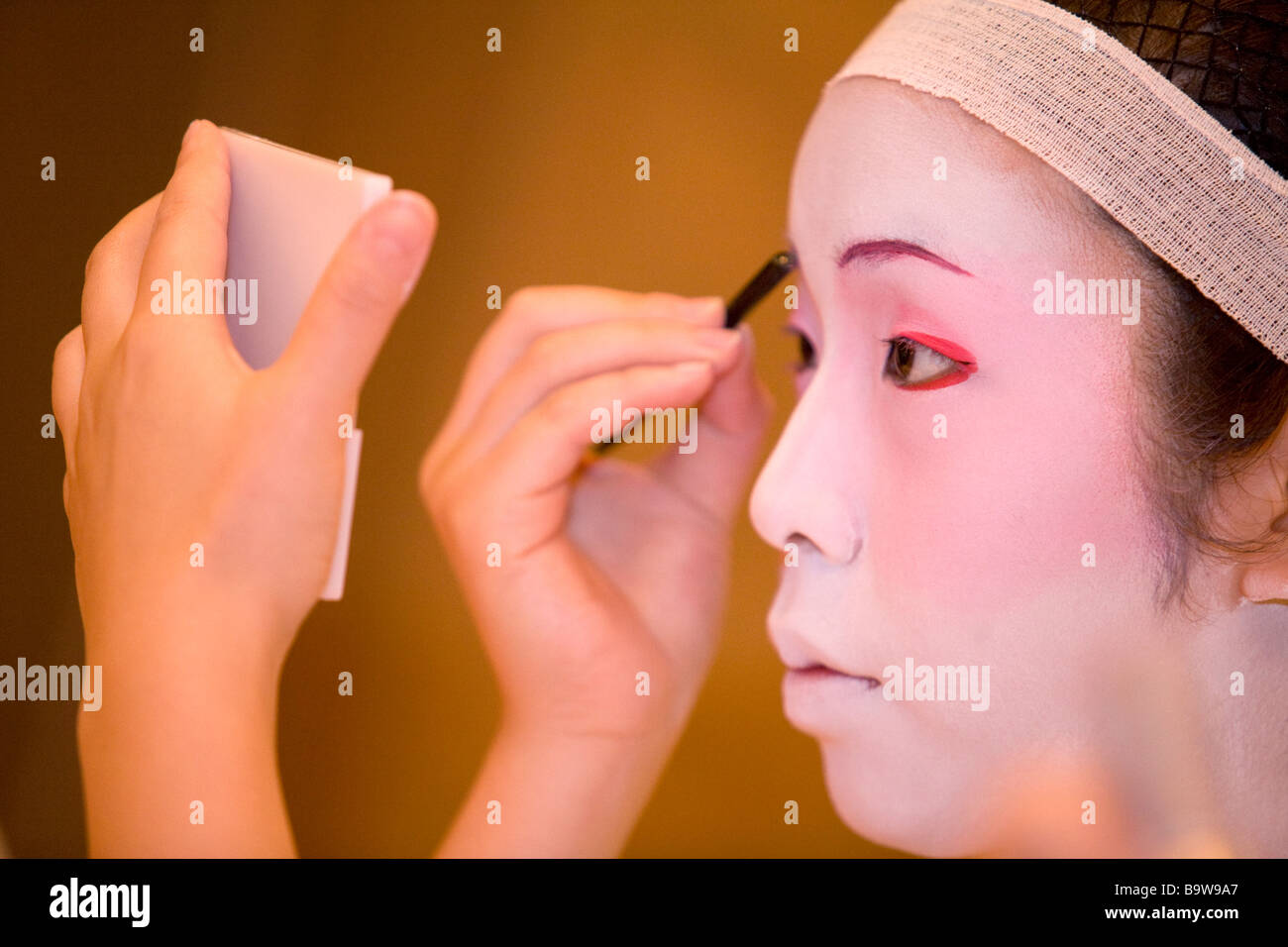 Japanische Geisha-Vorbereitung Stockfoto