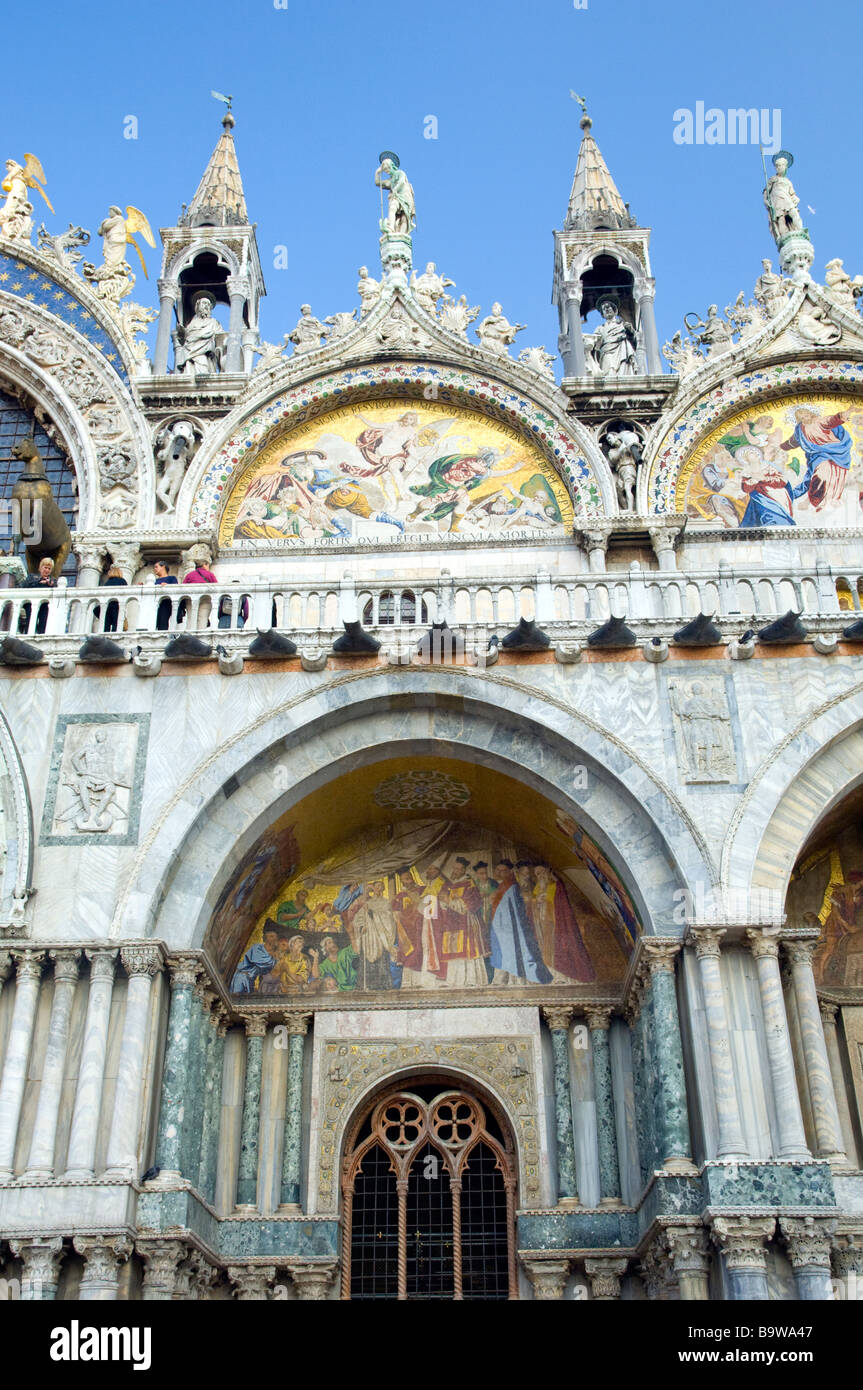 Die Architektur des Cathdrals und Kirche auf dem Platz San Marcos in Venedig Italien Stockfoto