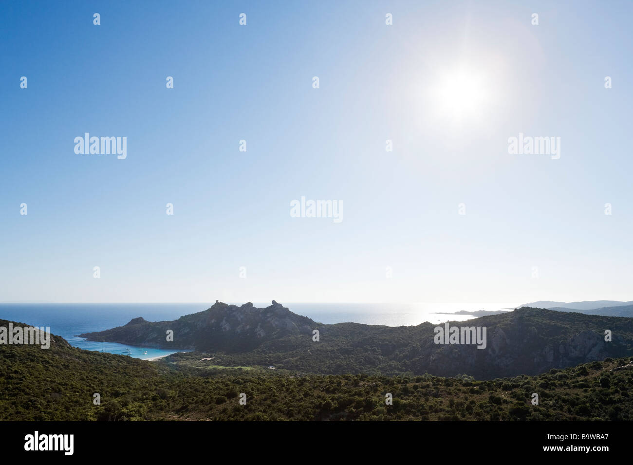 Blick über den Golf von Roccapina und Lion Rock am späten Nachmittag, Südküste, in der Nähe von Sartène, Korsika, Frankreich Stockfoto