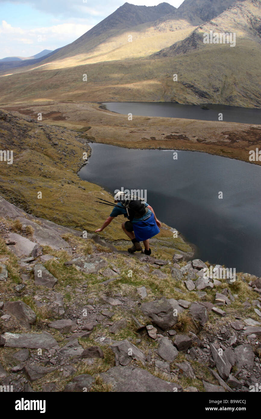 einem felsigen Bergweg in Irland Stockfoto