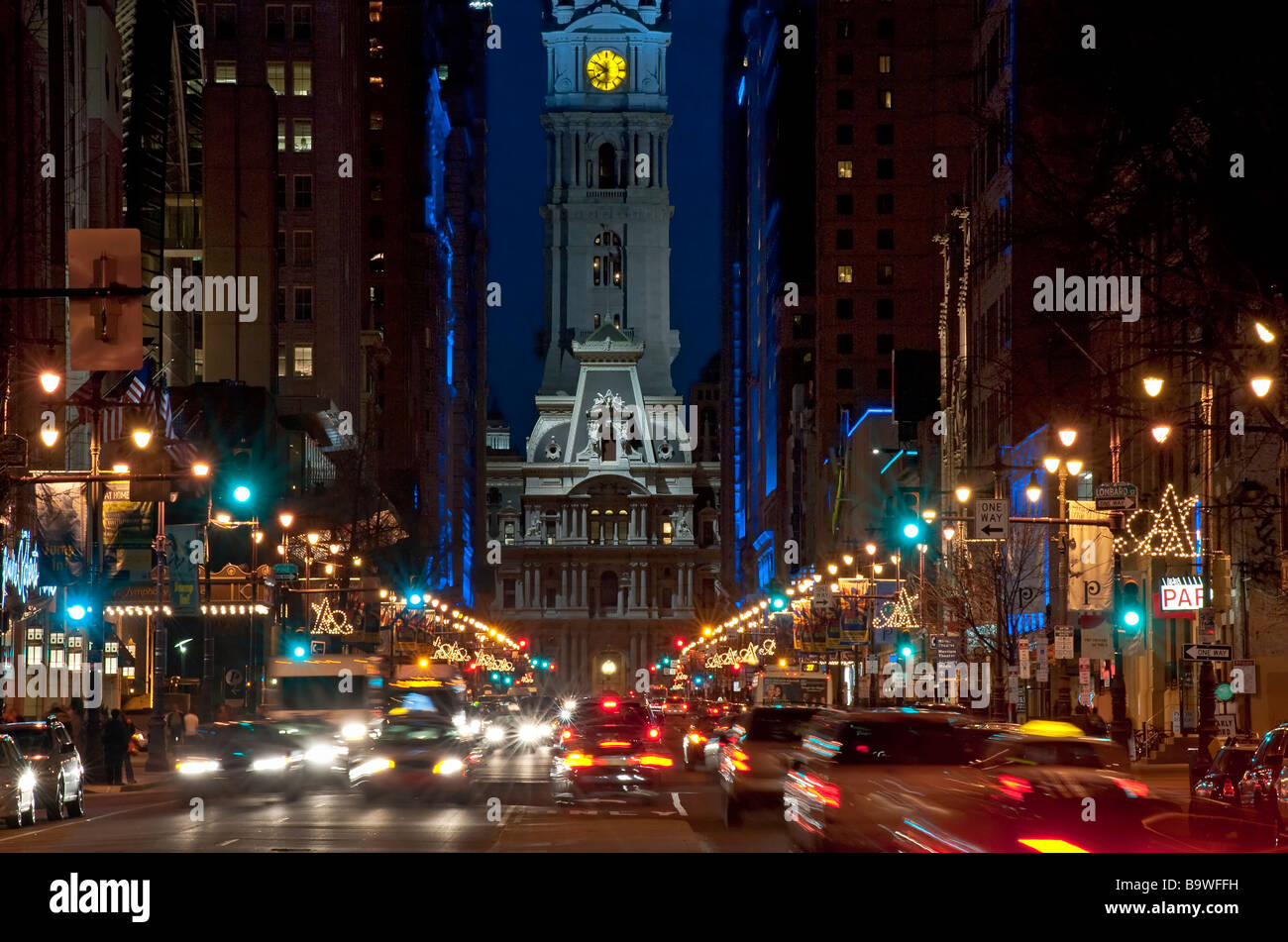 Breite Straße Nachtleben zu Rathaus Philadelphia Pennsylvania USA Stockfoto