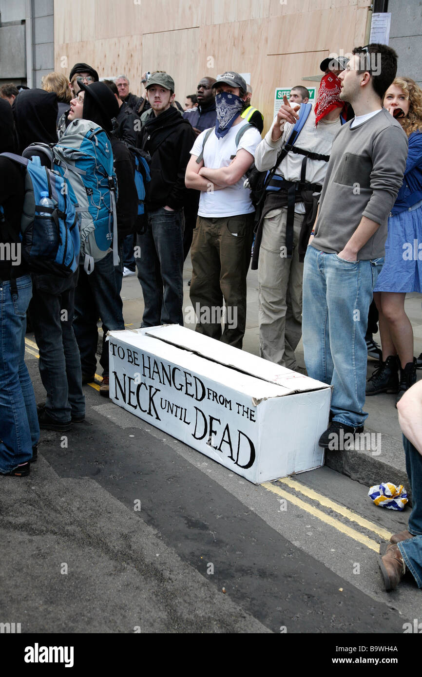 G20-Protest im Zentrum von London, außerhalb der Bank of England. Stockfoto