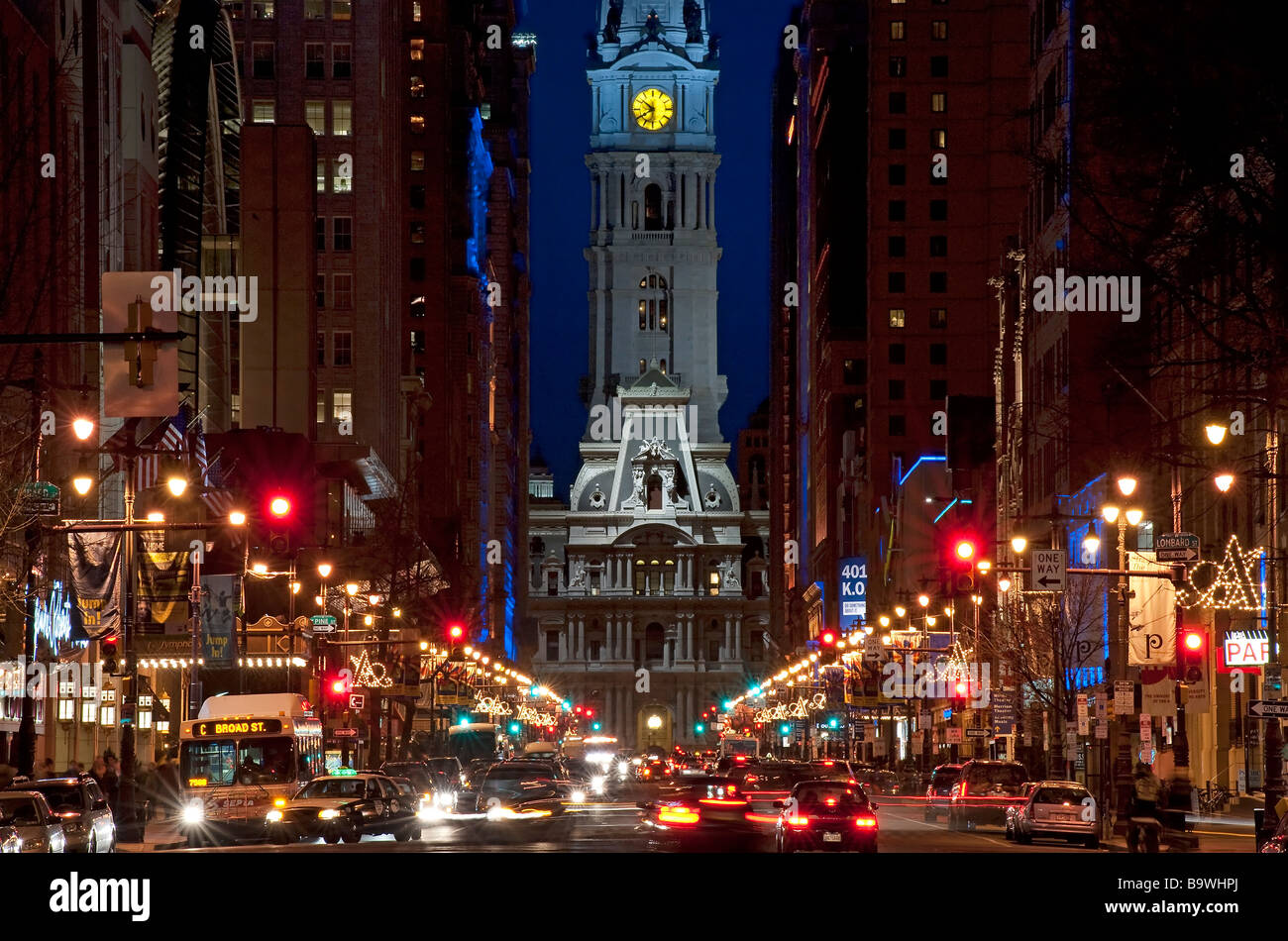 Breite Straße Nachtleben zu Rathaus Philadelphia Pennsylvania USA Stockfoto