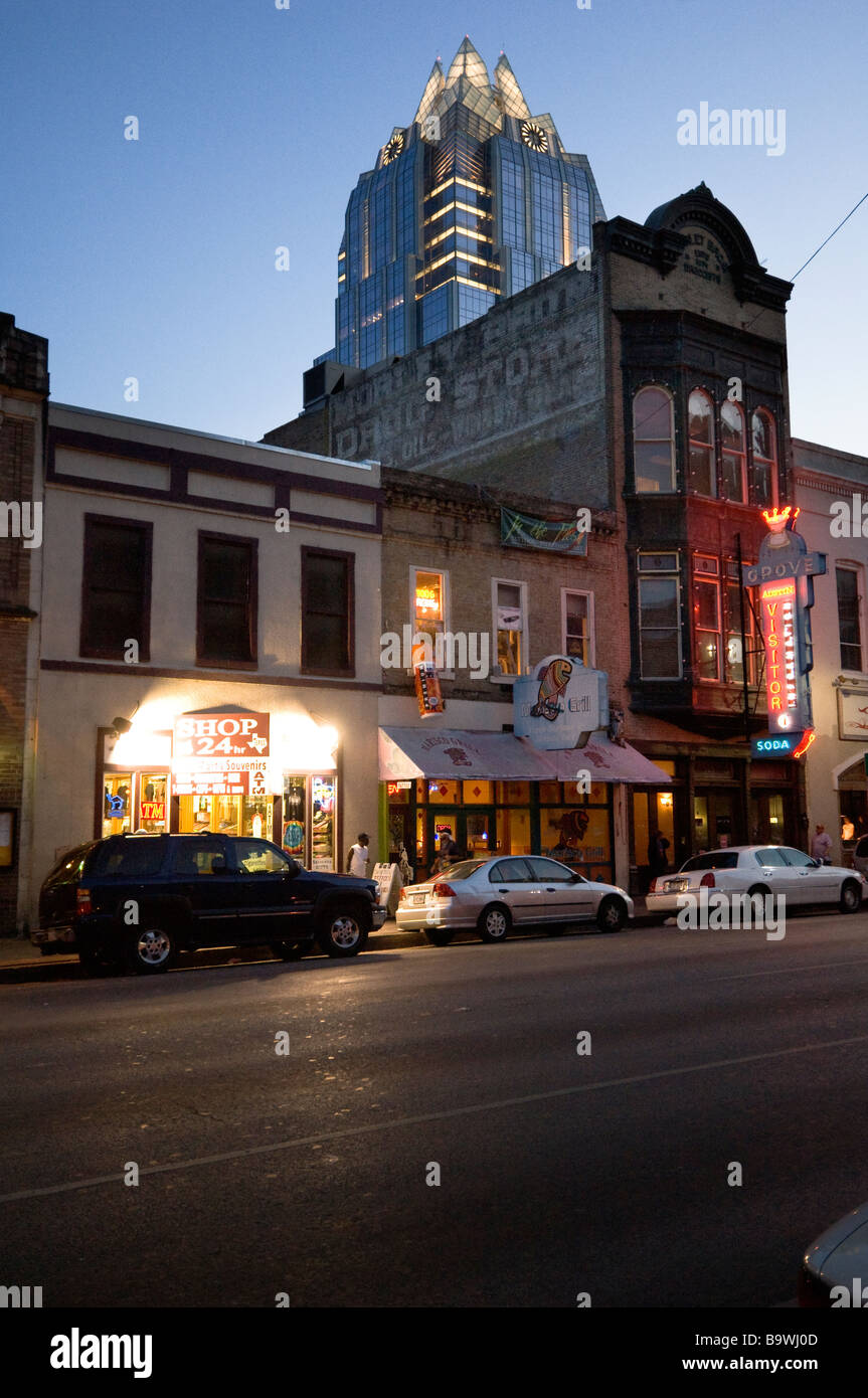 Am späten Abend in Austins lebhafte East 6th Street, die "Welthauptstadt der live Musik". Stockfoto