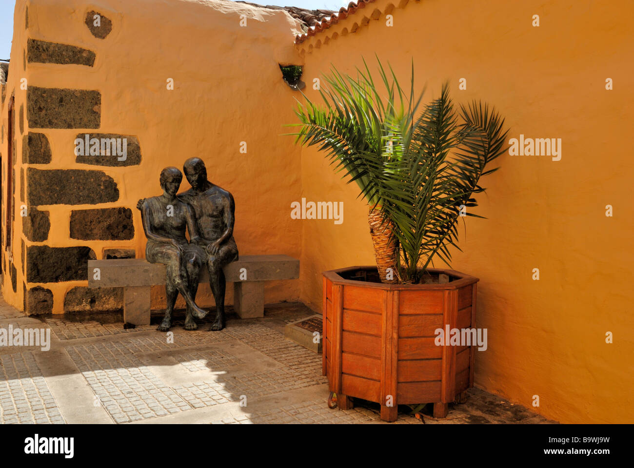 Die Bronzestatue Aspectos del Amor, Aspects of Love. Aguimes, Gran Canaria, Kanarische Inseln, Spanien, Europa. Stockfoto
