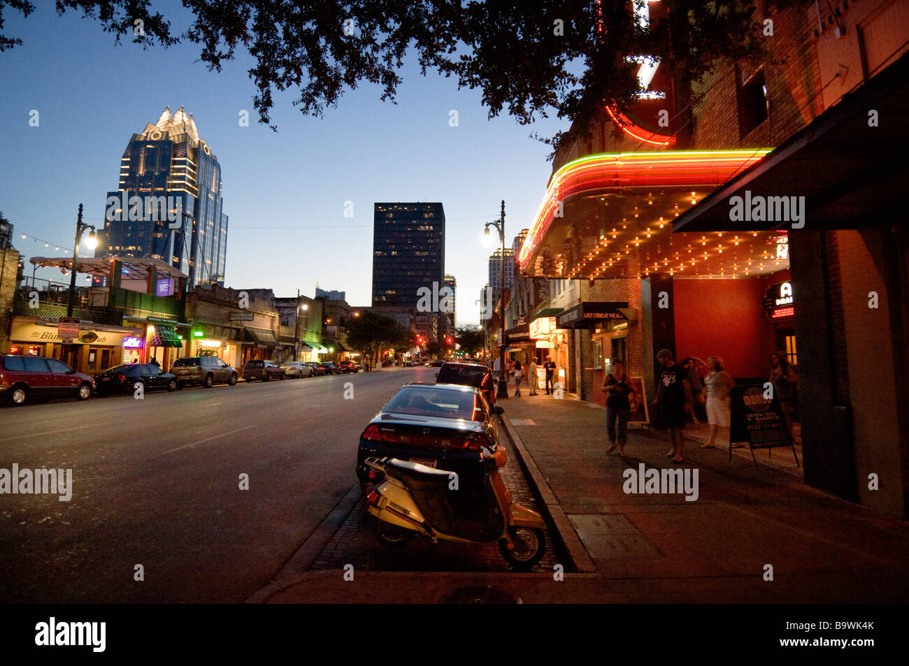 Am späten Abend in Austins lebhafte East 6th Street, die "Welthauptstadt der live Musik". Stockfoto