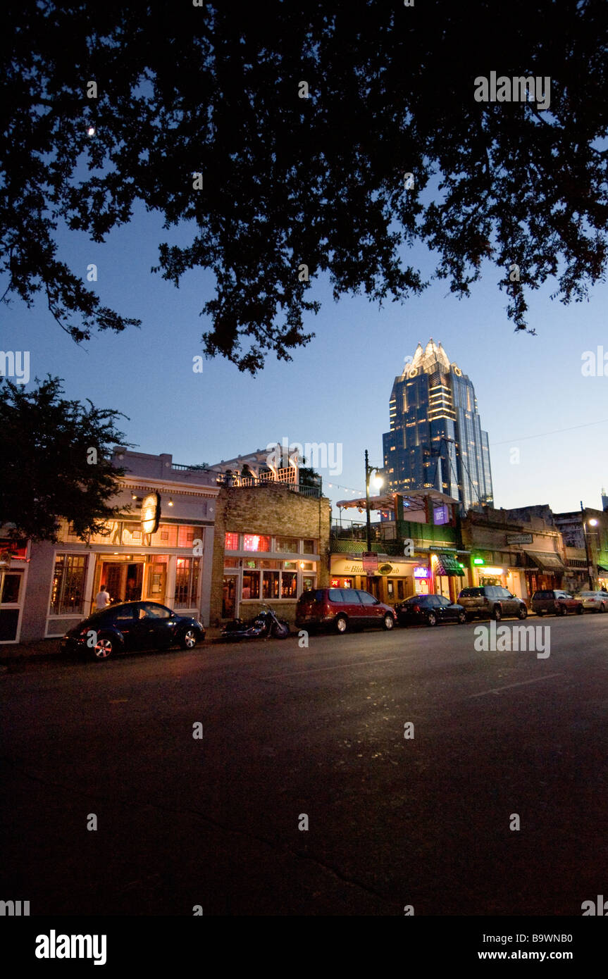Am späten Abend in Austins lebhafte East 6th Street, die "Welthauptstadt der live Musik". Stockfoto
