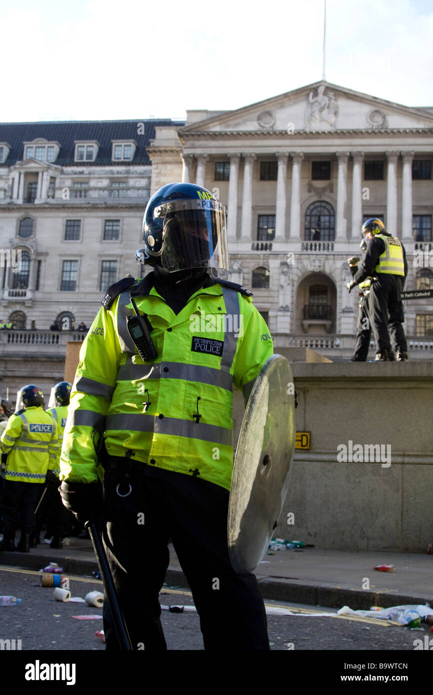 Bereitschaftspolizei am G20-Gipfel Proteste außerhalb der Bank of England City of London UK Stockfoto