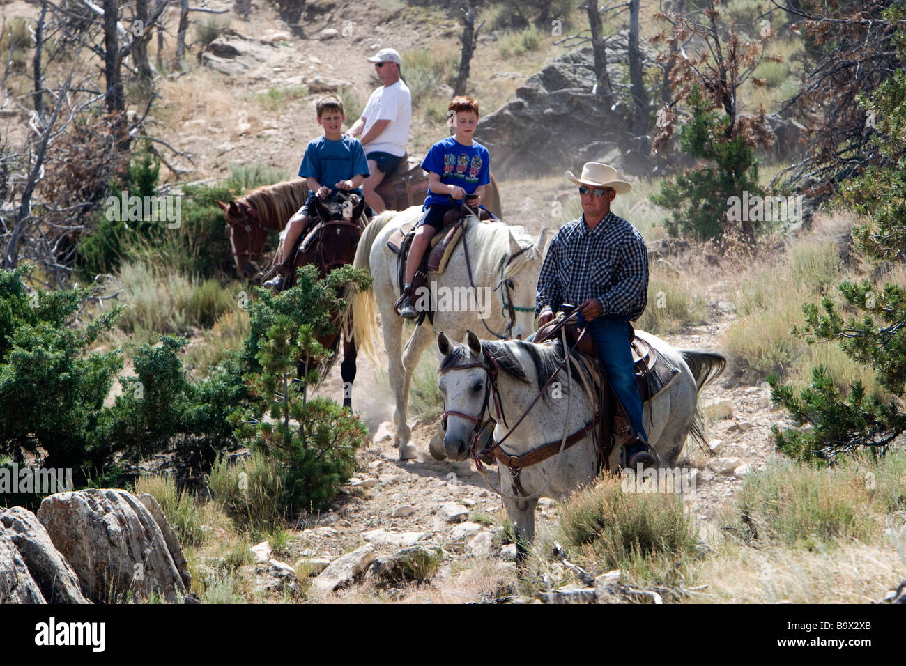 Cowboy-Hut führt Wrangler Cedar Mountain Trail Rides Cody Wyoming USA Stockfoto