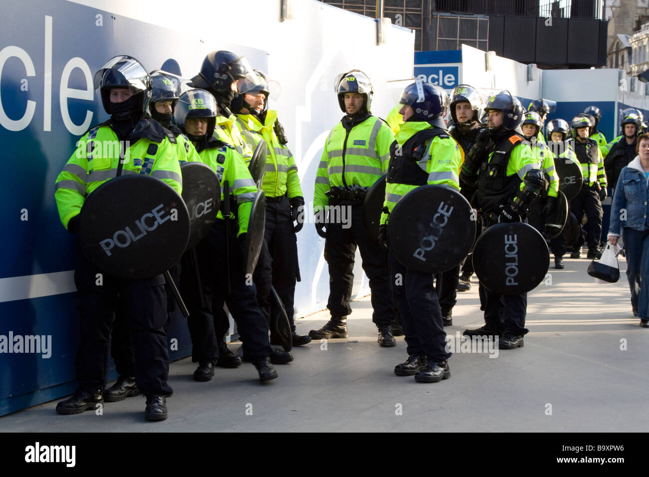 Bereitschaftspolizei am G20-Gipfel Proteste Bishopsgate City of London UK Stockfoto