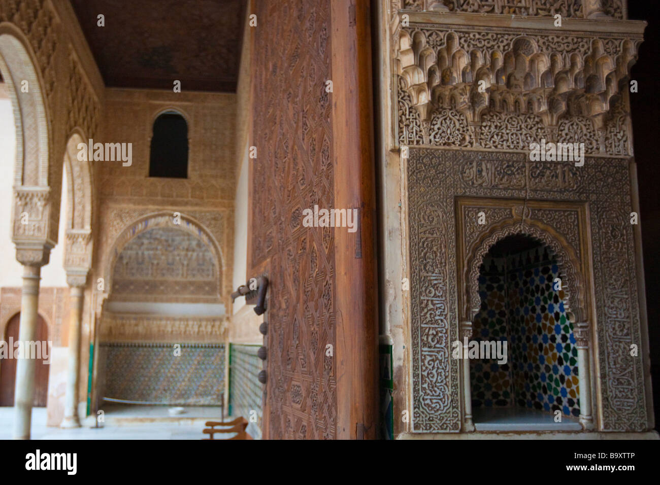 Architektonisches Detail in Comares in den Nasriden Palast der Alhambra in Granada Spanien Stockfoto