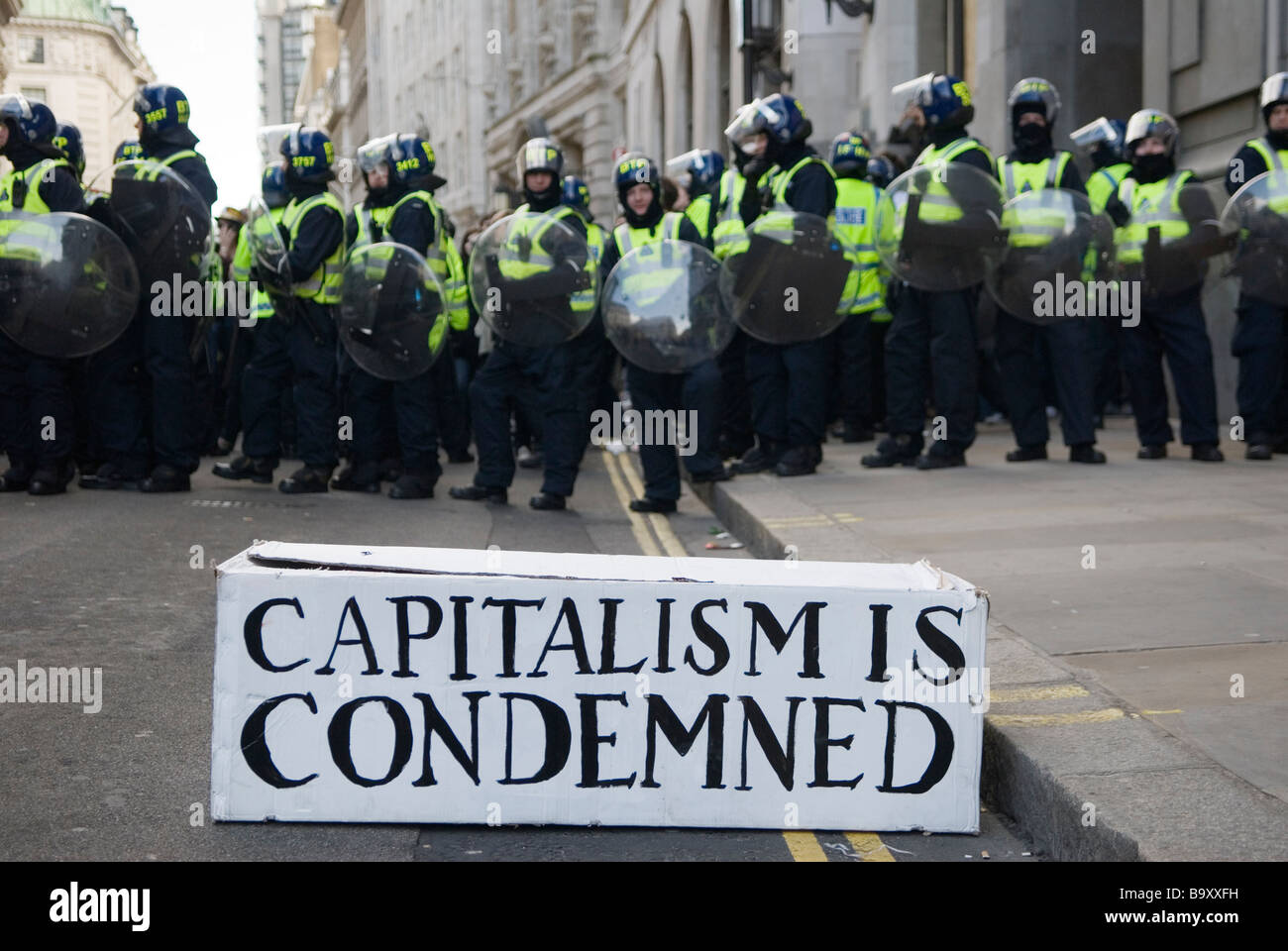Credit Crunch G20 Protest außerhalb der Bank von England, Threadneedle Street 1. April 2009 Sarg geprägt, der Kapitalismus ist 2000 s HOMER SYKES verurteilt Stockfoto