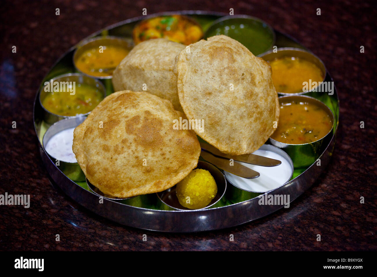 Südindische Thali in einem Nord-Bhavan-Restaurant in Delhi Indien Stockfoto Südindische Thali in einem Nord-Bhavan-Restaurant in Delhi Indien Stockfoto