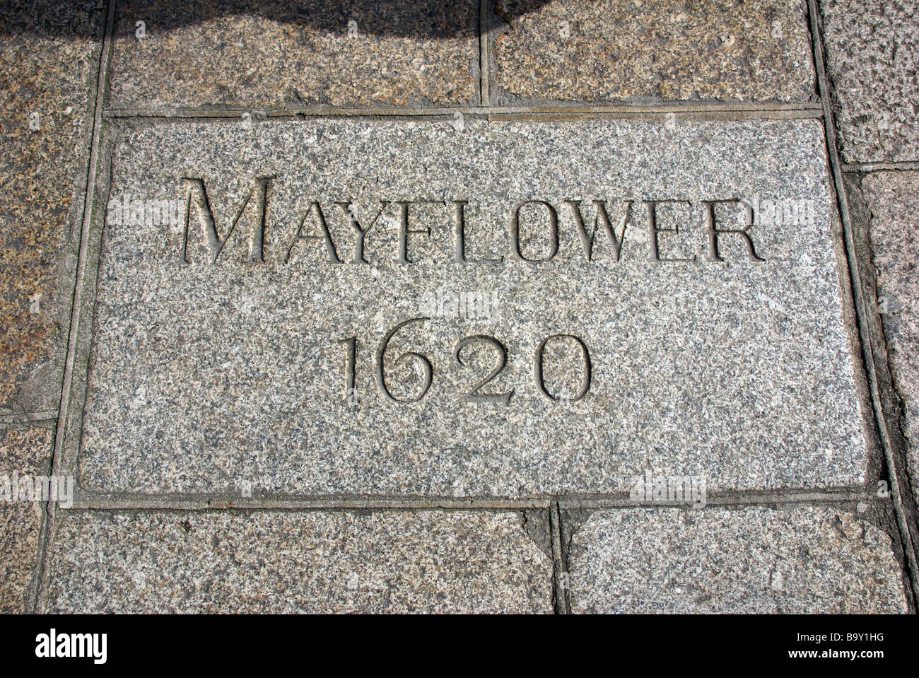 Die historischen Schritte der Mayflower vor Ort Steinplatte mit 1620 Datum, Barbican, Plymouth, Devon, UK Stockfoto