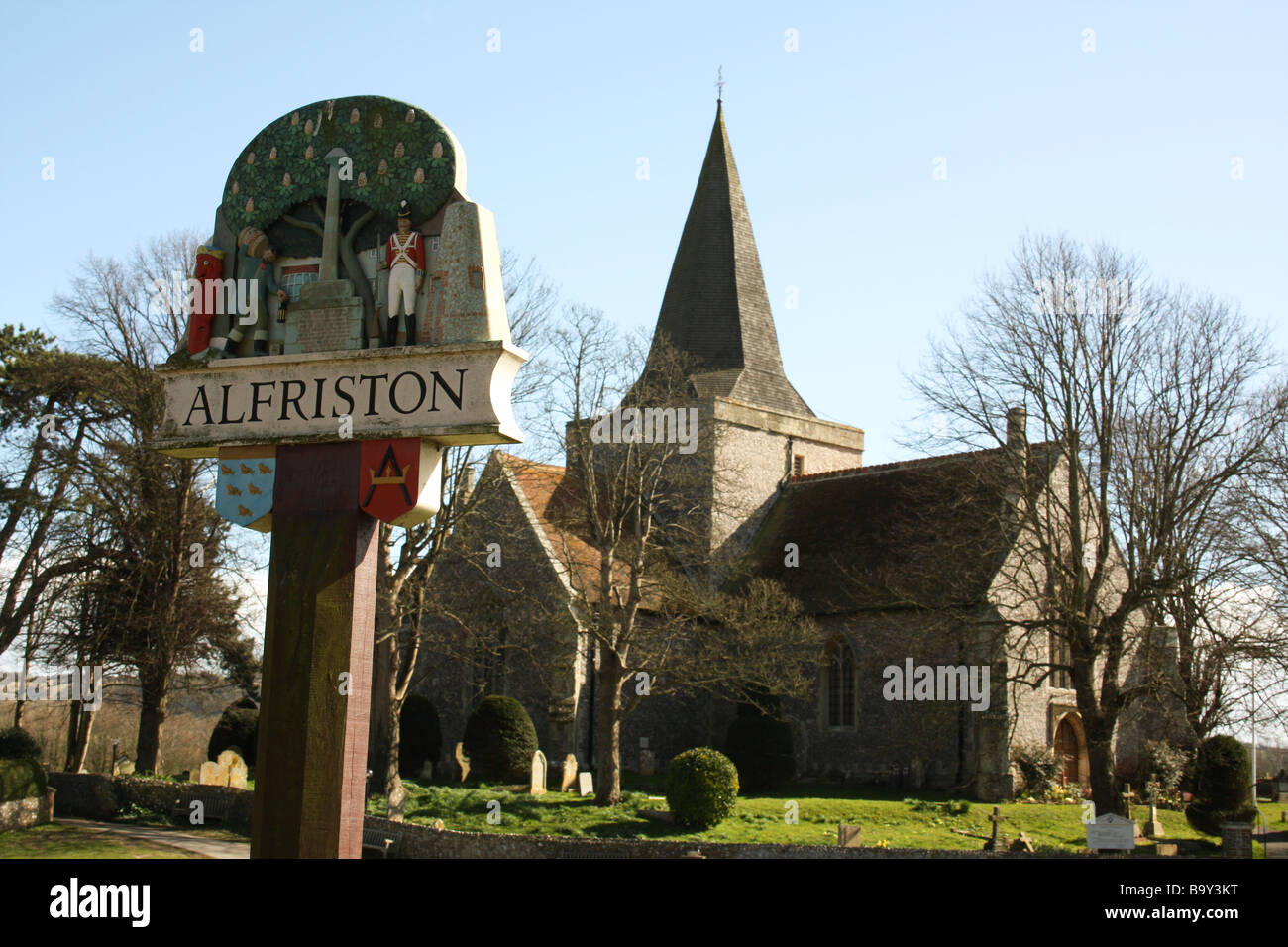 14. Jahrhundert Dorf Kirche, Touristenort, Sussex, England, bekannt als die Kathedrale der Downs Stockfoto