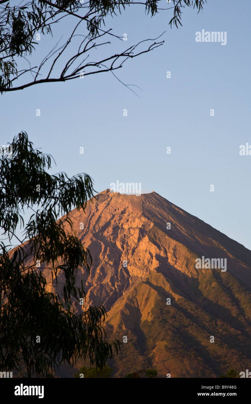 Volcán Concepción einer der beiden Vulkane der Insel Ometepe im Nicaragua-See oder Cocibolca bilden. Stockfoto