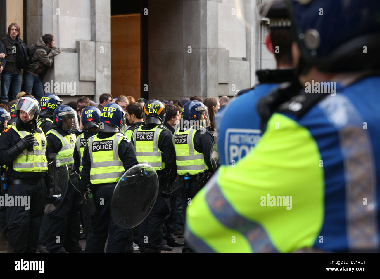Riot Polizei am Mittwoch G20 Proteste in London Stockfoto