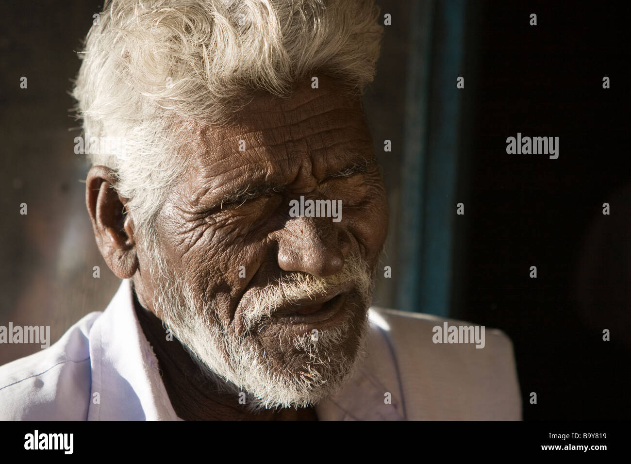 Porträt von charaktervollen alten indischen Mann Stockfoto