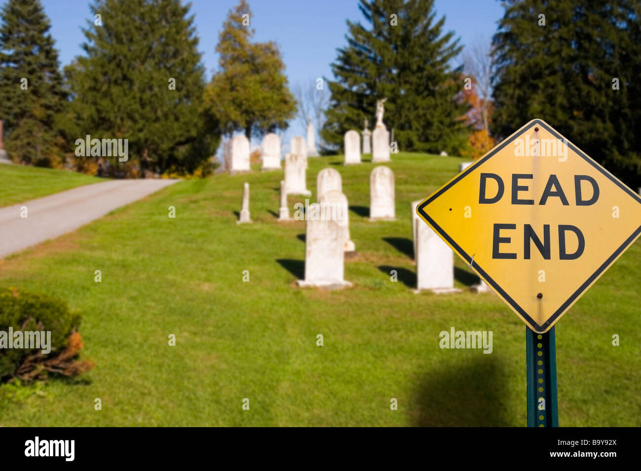 Sackgasse unterschreibt Friedhof was es bedeutet Stockfotografie - Alamy