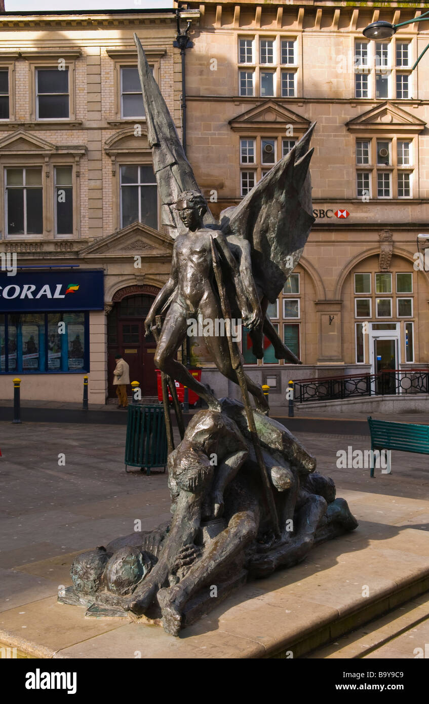 Chartistischen Skulptur vor dem Westgate Hotel in Newport South Wales UK Stockfoto