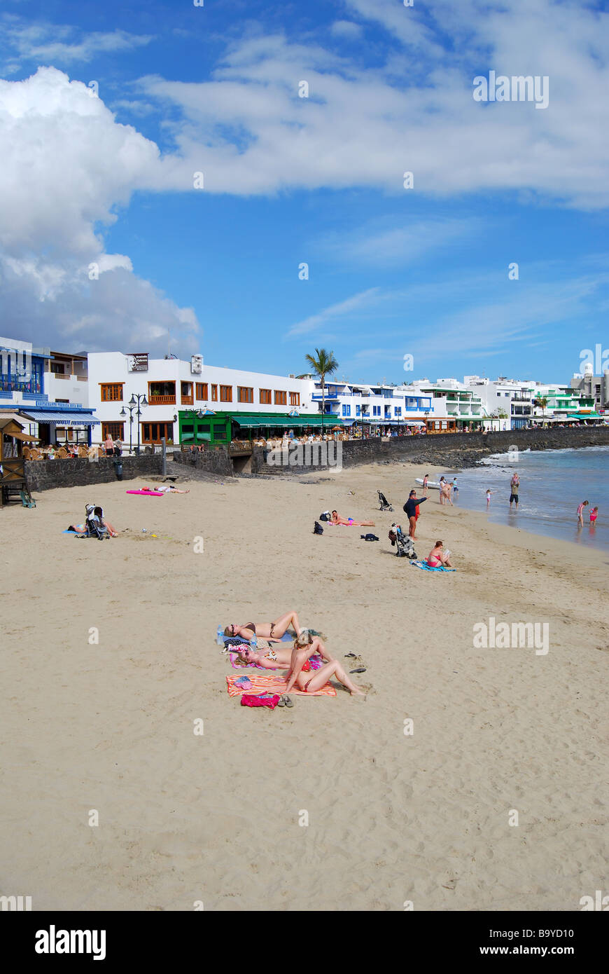 Strand und Promenade, Playa Blanca, Lanzarote, Kanarische Inseln, Spanien Stockfoto