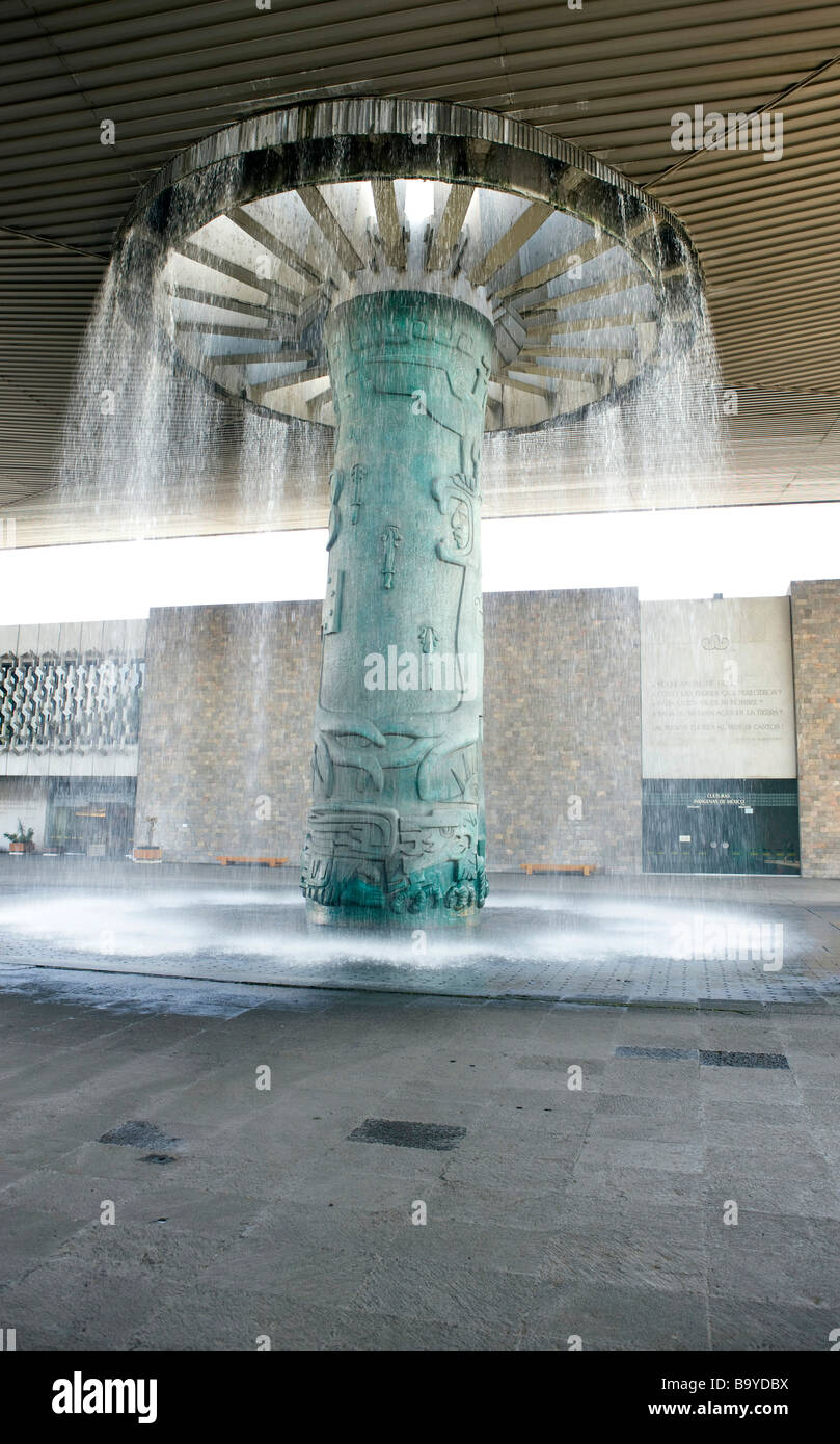 Funktion Wasserfontäne, im Nationalmuseum für Anthropologie in Mexiko-Stadt, Mexiko. Chávez Morado Brunnen Stockfoto