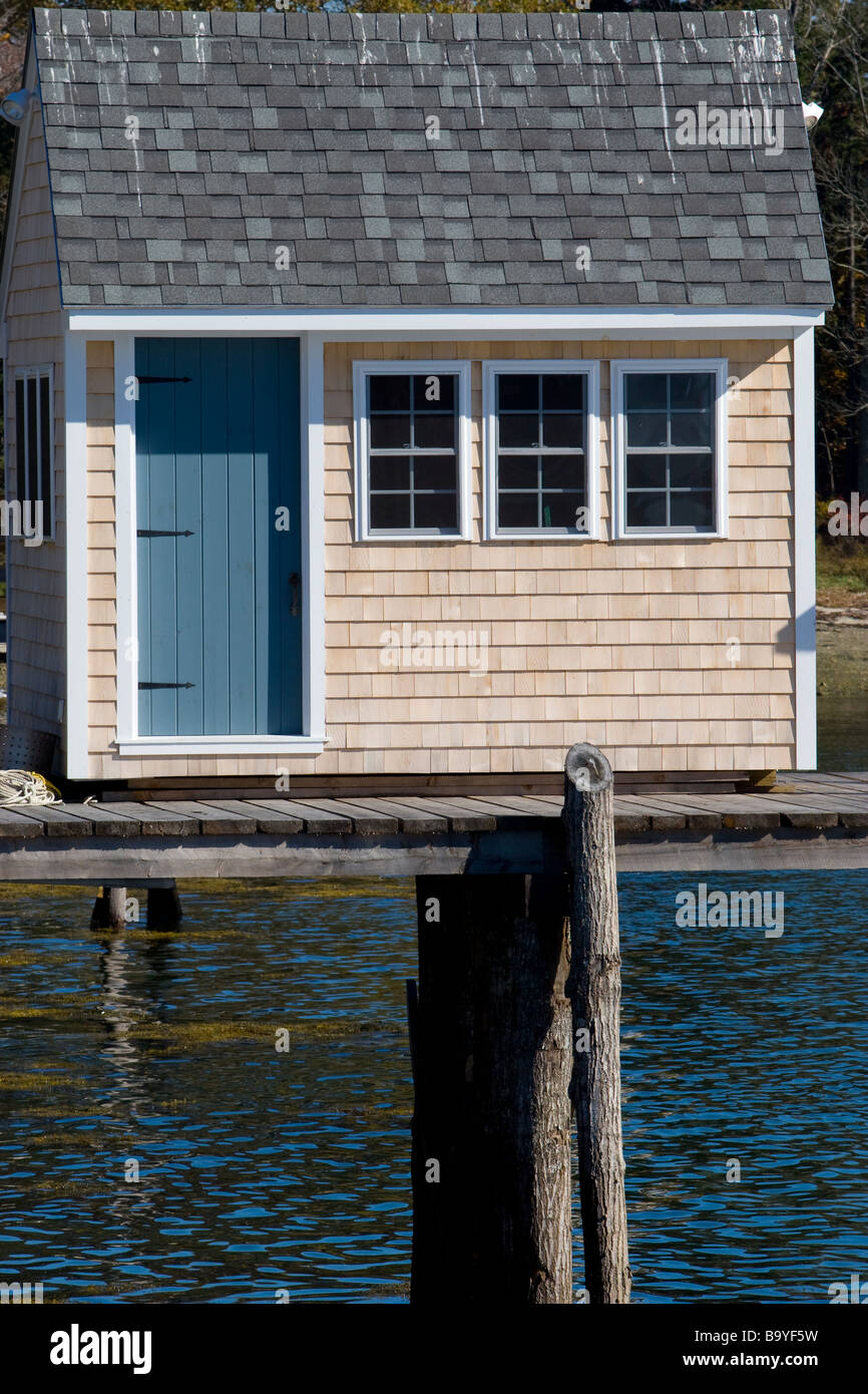 Ein kleines Fischerdorf-Hütte auf einem Dock in coastal Maine Stockfoto