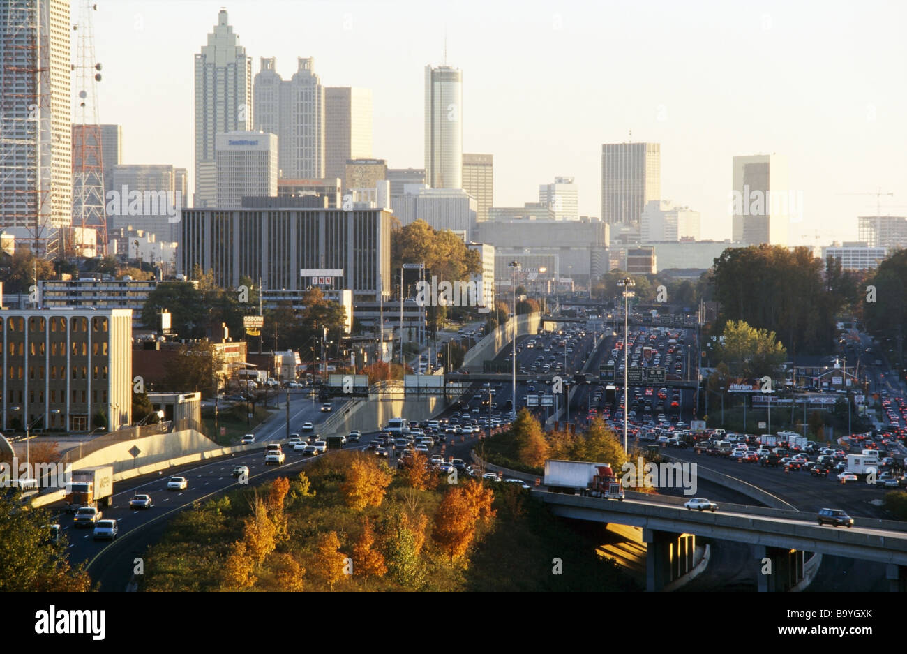 Beschäftigt Schnellstraßen mit Verkehr, Atlanta Stockfoto