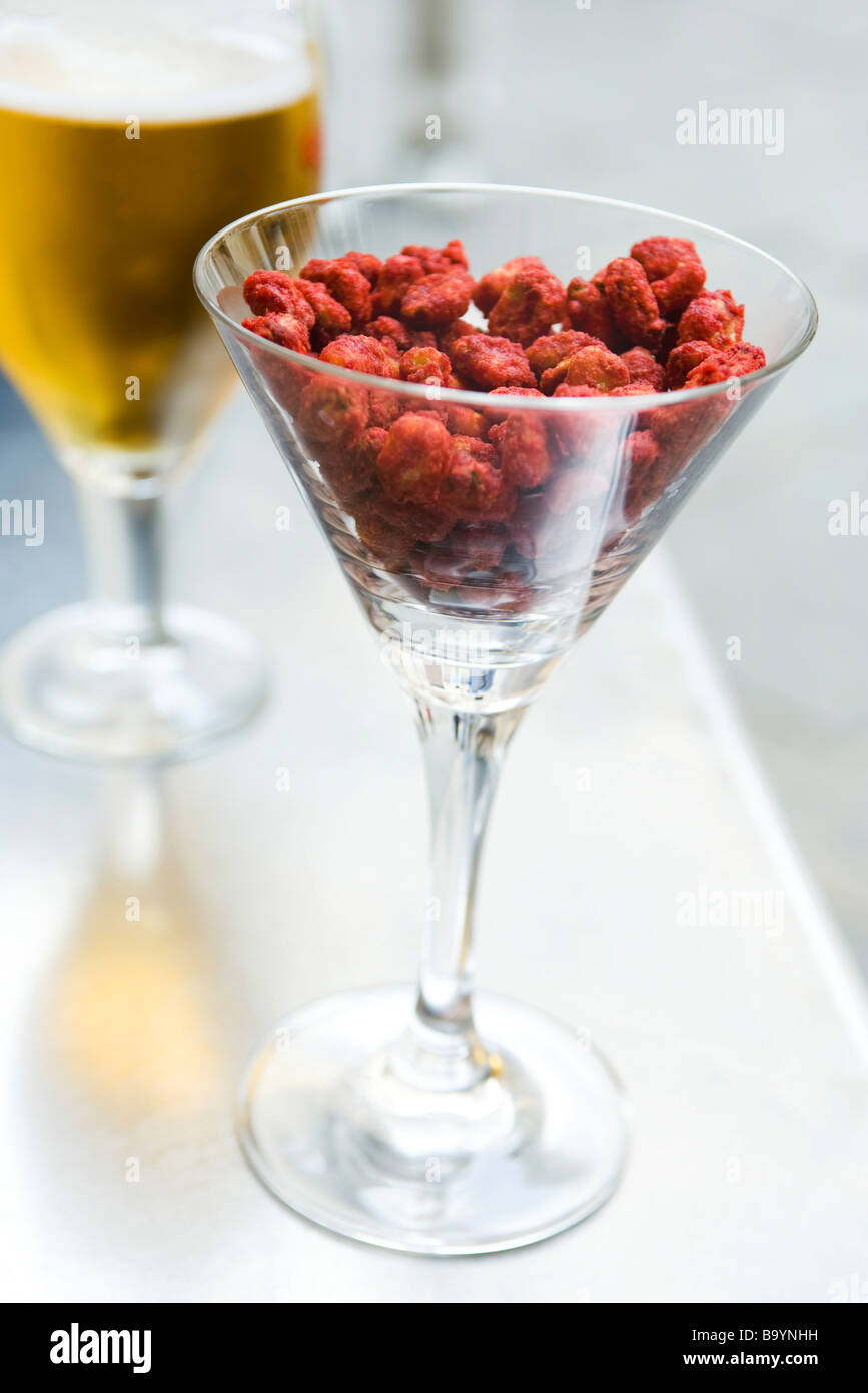 Getrocknete, gesalzene Cranberries am Café-Tisch Stockfoto