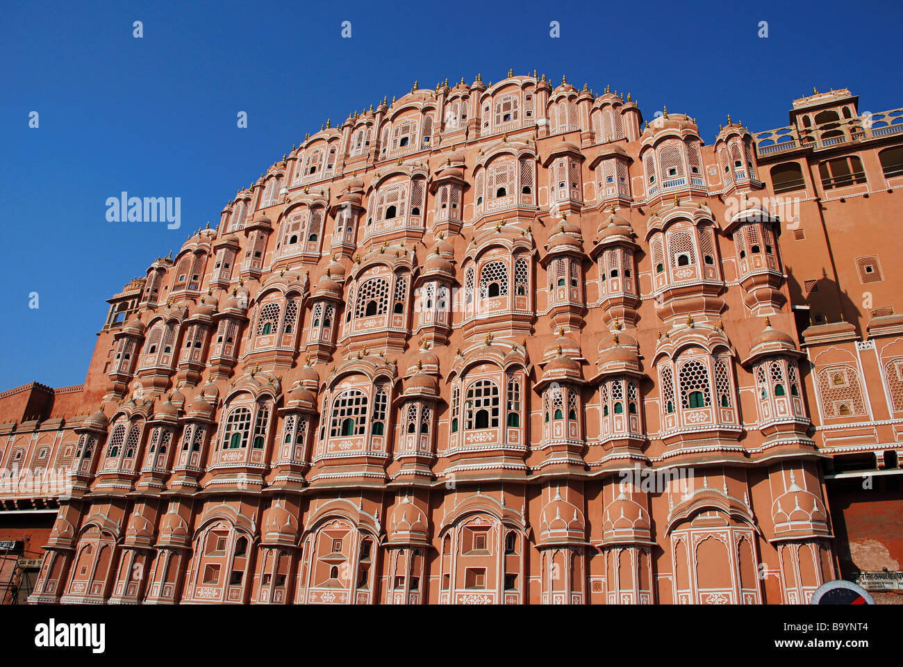 Das Hawa Mahal, das Stadtschloss grenzt wurde 1799 von Maharaja Sawai Pratap Singh erbaut. Es ist ein fünf Stockwerke bauen. Stockfoto