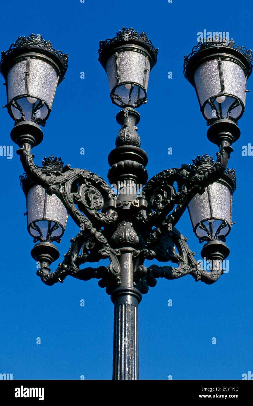 Viktorianischer Lampenpfosten. Prachtvoller Straßenlampenposten in Stratford-upon-Avon, England, um 1990. Stockfoto