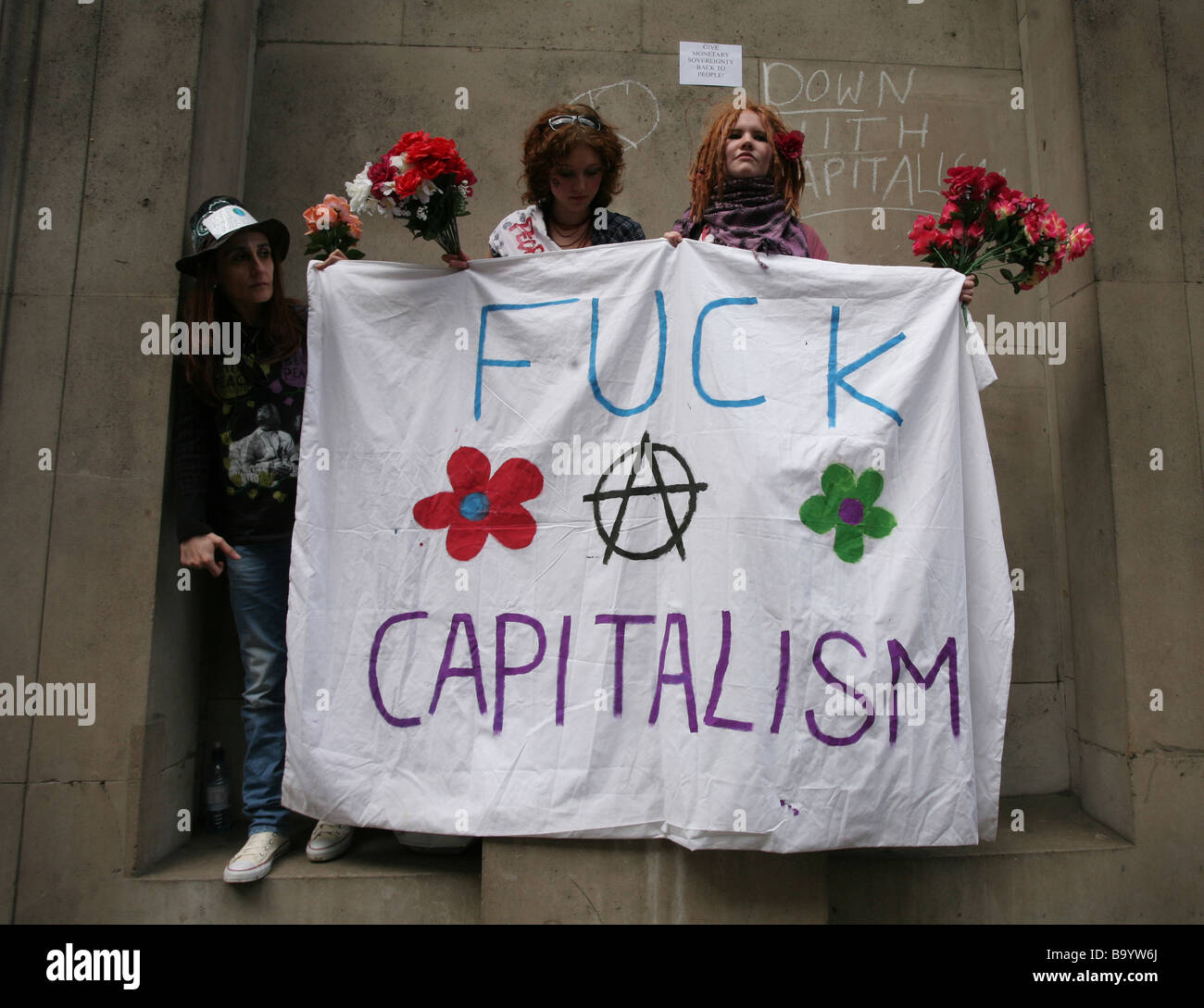 Antikapitalistischer Demonstranten außerhalb der Bank of England, während des G20-Gipfels, City of London, UK Stockfoto