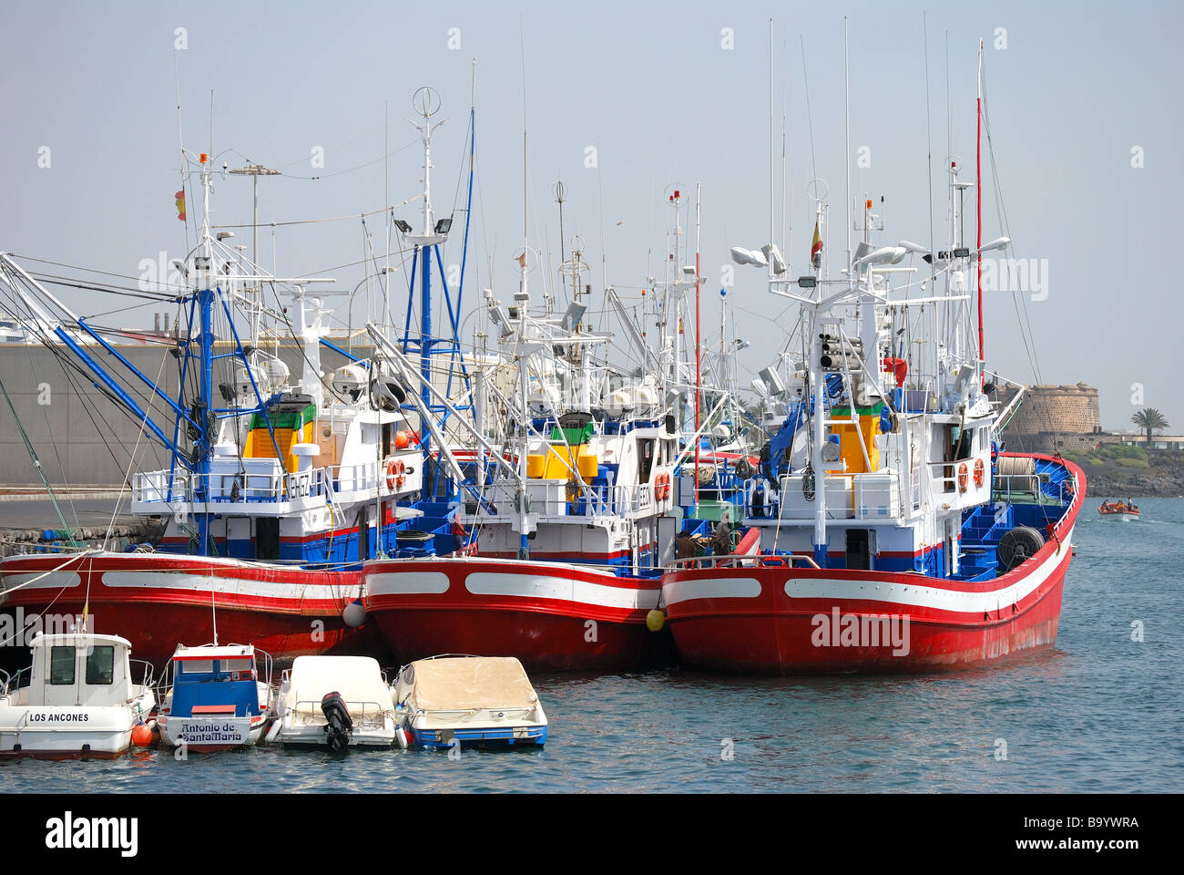 Angelboote/Fischerboote im Hafen, Arrecife, Lanzarote, Kanarische Inseln, Spanien Stockfoto