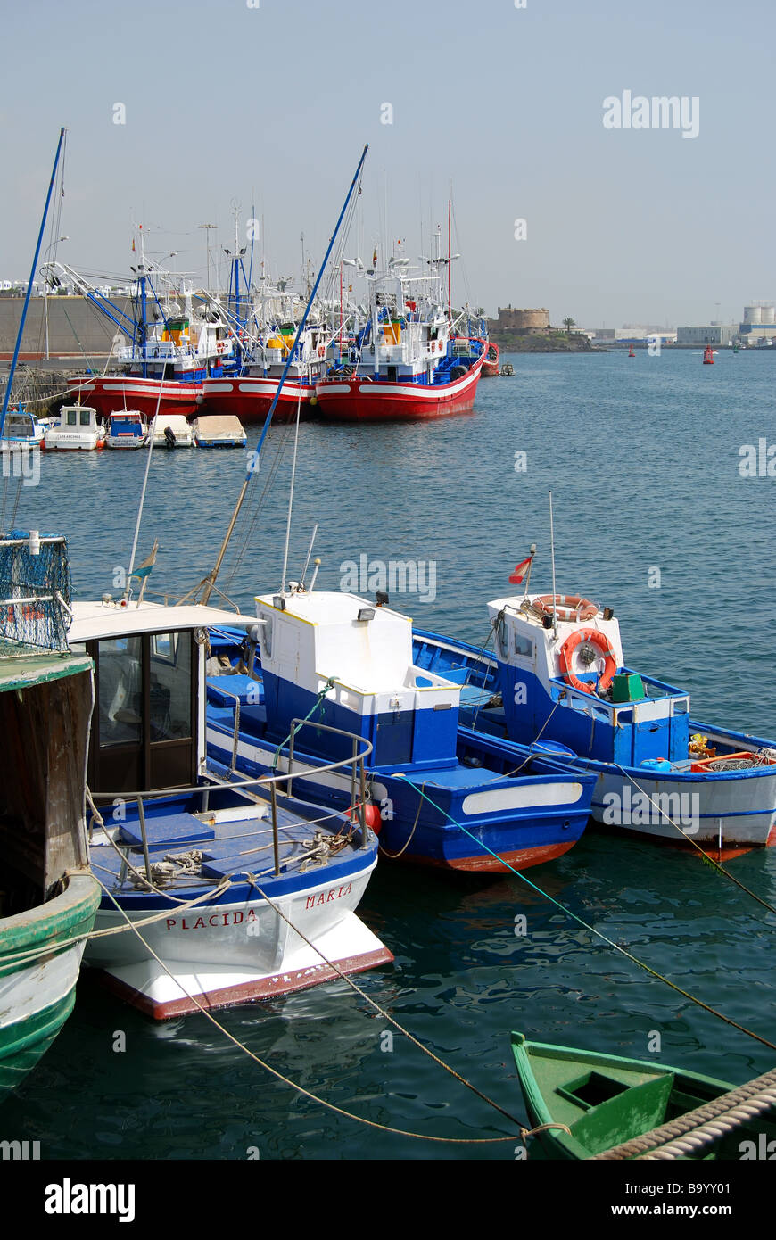 Angelboote/Fischerboote im Hafen, Arrecife, Lanzarote, Kanarische Inseln, Spanien Stockfoto