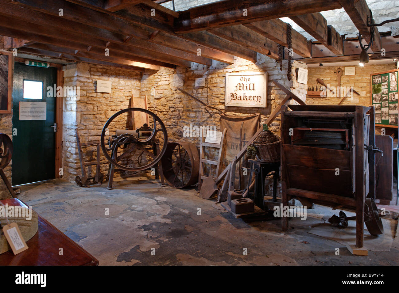 Innenraum der Maismühle Stockfoto