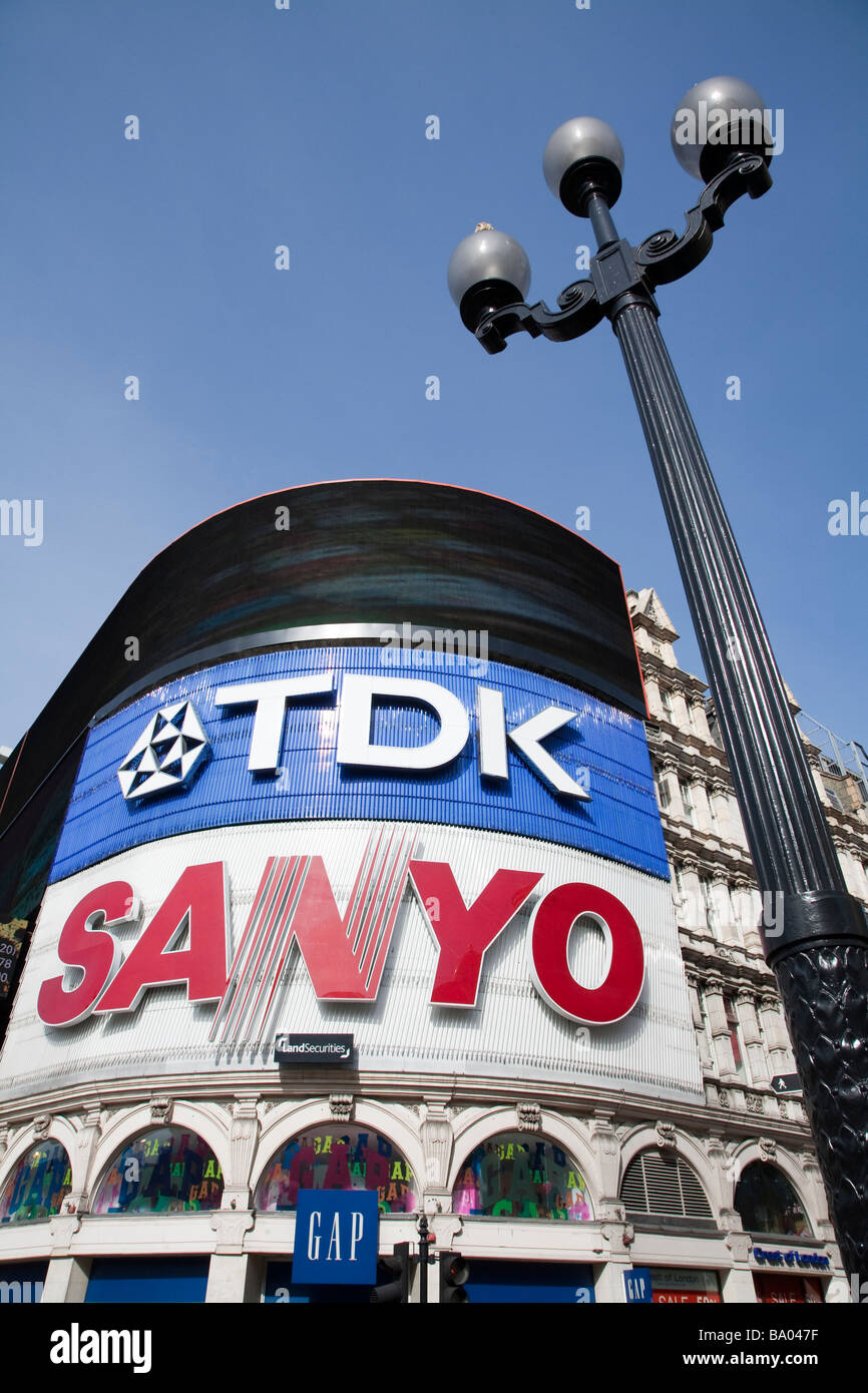 Berühmte Werbung Hordings am Piccadilly Circus, London Stockfoto