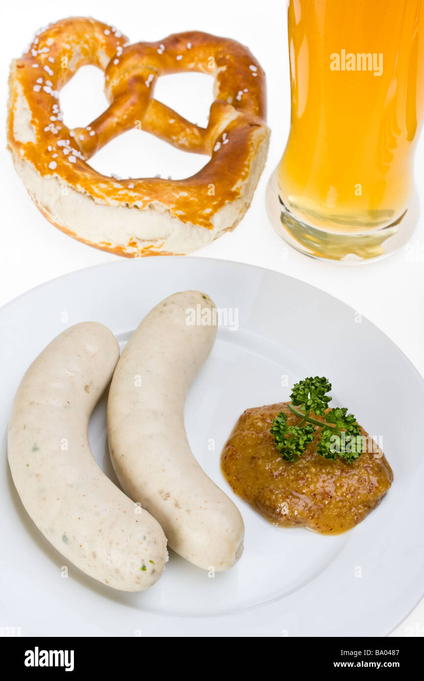 bayerische Weißwurst, Weißbier und Brezel Stockfoto