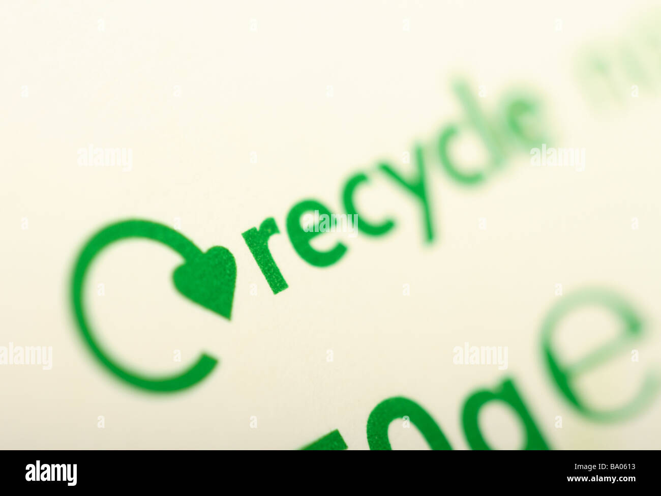 Recycling Verpackung Logo Symbol zeigt Material kann recycelt werden. Stockfoto