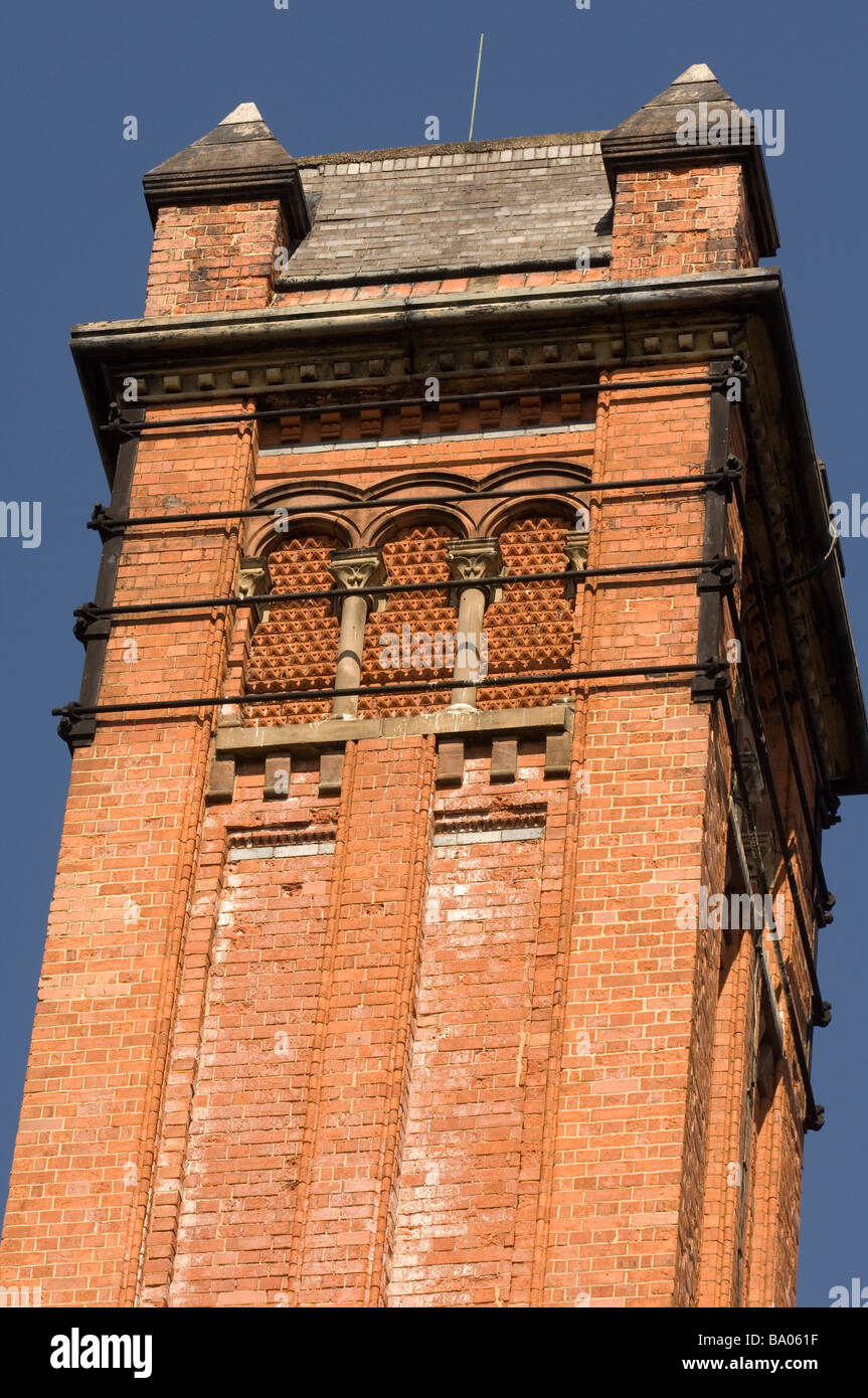 Detail der Spitze der Schornstein am Papplewick Pumping Station entwickelt, auf einem venezianischen Glockenturm gebaut Stockfoto