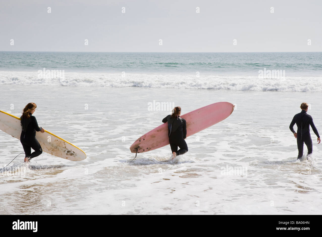 Surferinnen am Santa Monica beach, Santa Monica Los Angeles Kalifornien USA Stockfoto