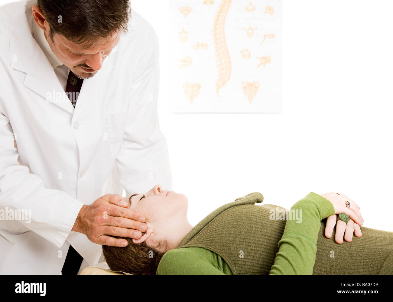 Chiropraktiker sanft anpassen der Hals einer Patienten in seinem Büro Stockfoto