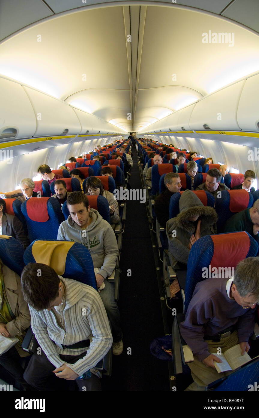 Passagiere In Der Kabine Ryanair Boeing 737 800 Flugzeug